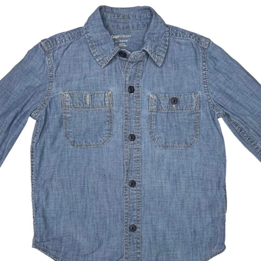 Gap Chambray‎ Button Up Shirt